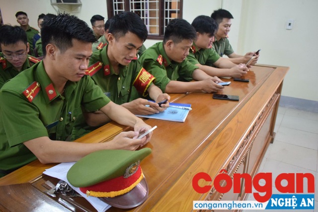 CBCS Công an huyện nhắn tin