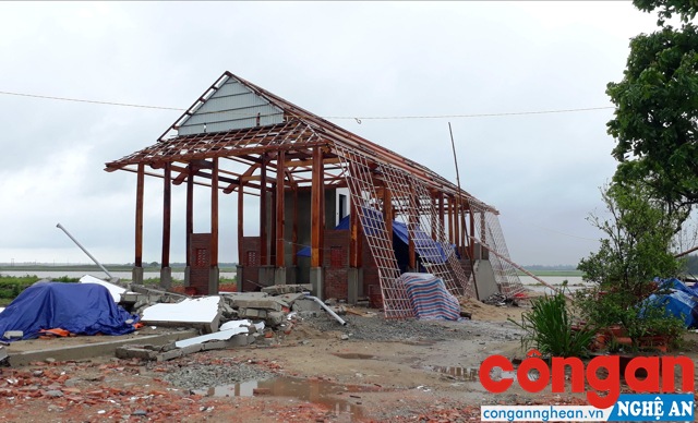Công ty CP Đầu tư và Phát triển Nguyên Hưng tiến hành tháo dỡ các hạng mục đã xây dựng sai so với giấy phép xây dựng