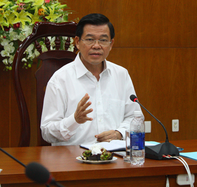 Đồng chí Nguyễn Hồng Lĩnh, Ủy viên Trung ương Đảng, Bí thư Tỉnh ủy,  Chủ tịch HĐND tỉnh phát biểu kết luận buổi làm việc.