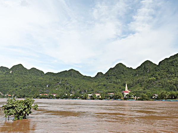 Nước lũ dâng cao tại khu vực Phong Nha - Kẻ Bàng.