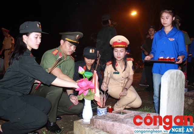 Đoàn Thanh niên Bộ Công an và Công an Nghệ An tri ân liệt sỹ tại Nghĩa trang liệt sỹ quốc tế, xã Đà Sơn, huyện Đô Lương