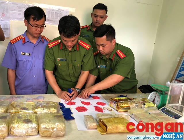  Cơ quan CSĐT Công an TP Vinh tổ chức giám định ma tuý trong 1 chuyên án