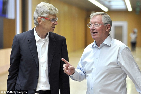 HLV Wenger và Ferguson là nhà quản lý hơn là vai trò HLV trưởng khi còn ở đội bóng Arsenal và Manchester United.