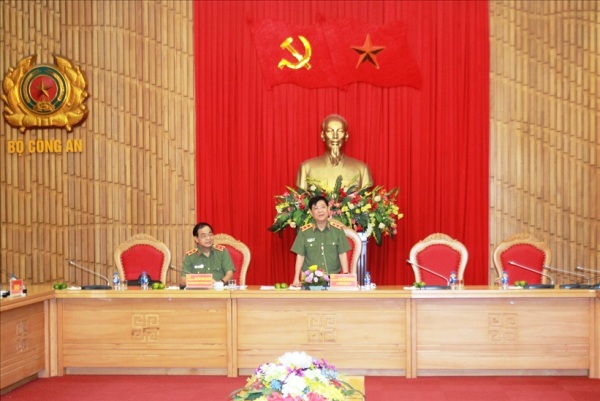 Thứ trưởng Nguyễn Văn Sơn phát biểu tại buổi làm việc.