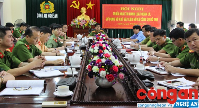 Công an tỉnh Nghệ An tổ chức Hội nghị trực tuyến báo cáo kết quả thực hiện Pháp lệnh quản lý, sử dụng vũ khí, vật liệu nổ và công cụ hỗ trợ năm 2011 và triển khai Luật Quản lý, sử dụng vũ khí, vật liệu nổ và công cụ hỗ trợ năm 2017