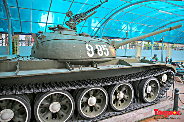 Bảo tàng có nhiều bộ sưu tập hiện vật quân sự cùng hình ảnh về các cuộc kháng chiến giành độc lập của dân tộc Việt Nam.