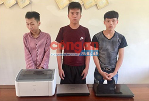 Các đối tượng và tang vật