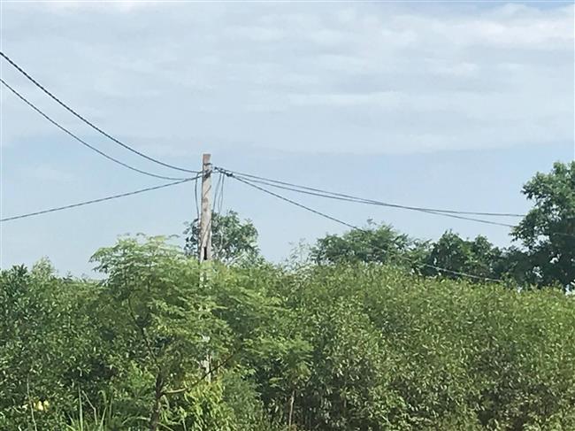 Nguồn điện ở xóm Ấp Bổng không đủ dùng trong mùa nắng nóng
