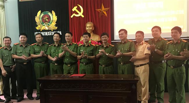 Các đội nghiệp vụ và đoàn thể ký cam kết thực hiện
