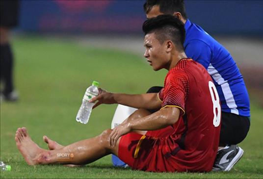 Tiền vệ Nguyễn Quang Hải bị chấn thương trong trận đấu giữa U23 Việt Nam và U23 Uzbekistan, tuy nhiên anh vẫn sẽ có mặt tại ASIAD cùng Olympic Việt Nam.