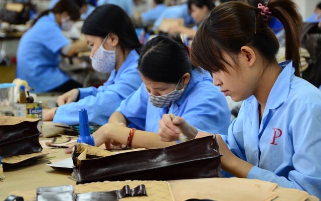 Tiền lương vẫn là nguồn thu nhập chính của các gia đình. ảnh minh họa
