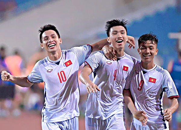 Các cầu thủ U23 Việt Nam mừng chiến thắng trước U23 Oman ở giải tứ hùng vừa diễn ra trên sân Mỹ Đình.