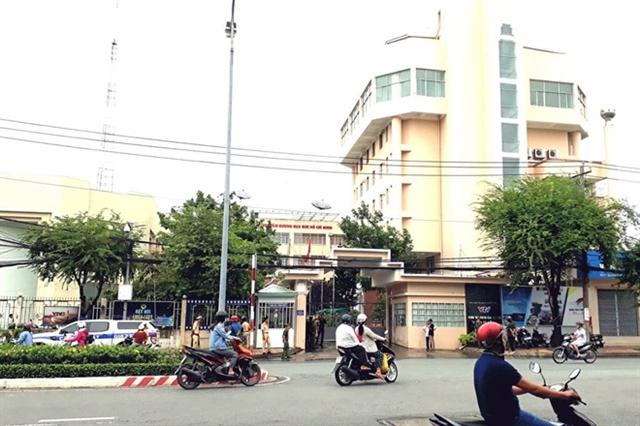 Lực lượng chức năng phong tỏa hiện trường. 