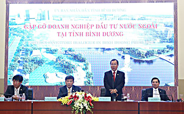 Bí thư Tỉnh ủy Bình Dương Trần Văn Nam cùng lãnh đạo tỉnh trong một buổi gặp gỡ DN.