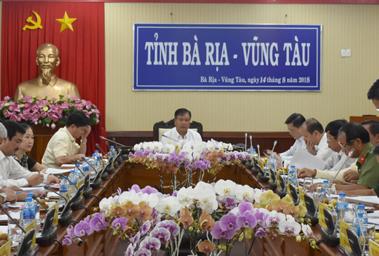 Đồng chí Nguyễn Văn Trình, Chủ tịch UBND tỉnh chủ trì cuộc họp thường kỳ UBND tỉnh tháng 7.