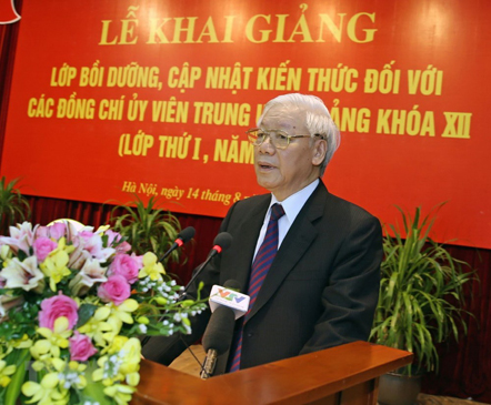 Tổng Bí thư Nguyễn Phú Trọng phát biểu, khai giảng Lớp bồi dưỡng.