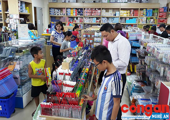 Thị trường sách giáo khoa và đồ dùng học tập đa dạng, phong phú, đáp ứng nhu cầu của khách hàng