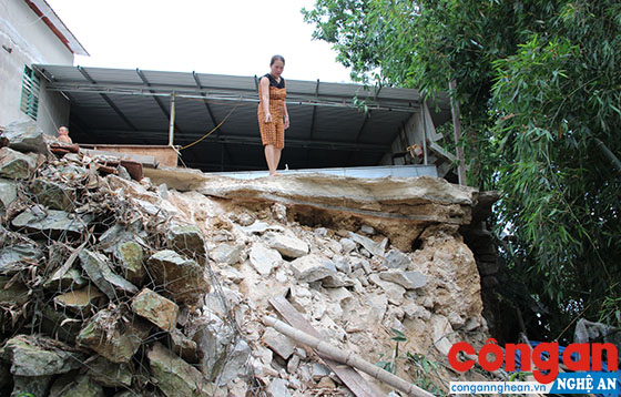 Đêm 27/7/2018, bờ sông Hiếu sạt lở, cuốn theo nhiều tài sản của gia đình bà Nguyễn Thị Lục