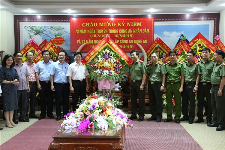 Lãnh đạo tỉnh chúc mừng Ngày truyền thống Công an nhân dân