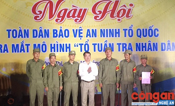  Ra mắt Tổ tự quản về ANTT tại khối 9, phường Trường Thi