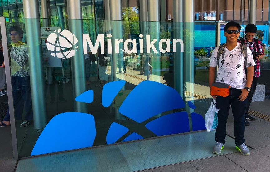 Tôi tự thưởng cho mình 1 bức ảnh “tách đoàn” nhưng vẫn không rời xa anh Đạt, người bạn mới quen học lớp 11 ở Hà Nội.