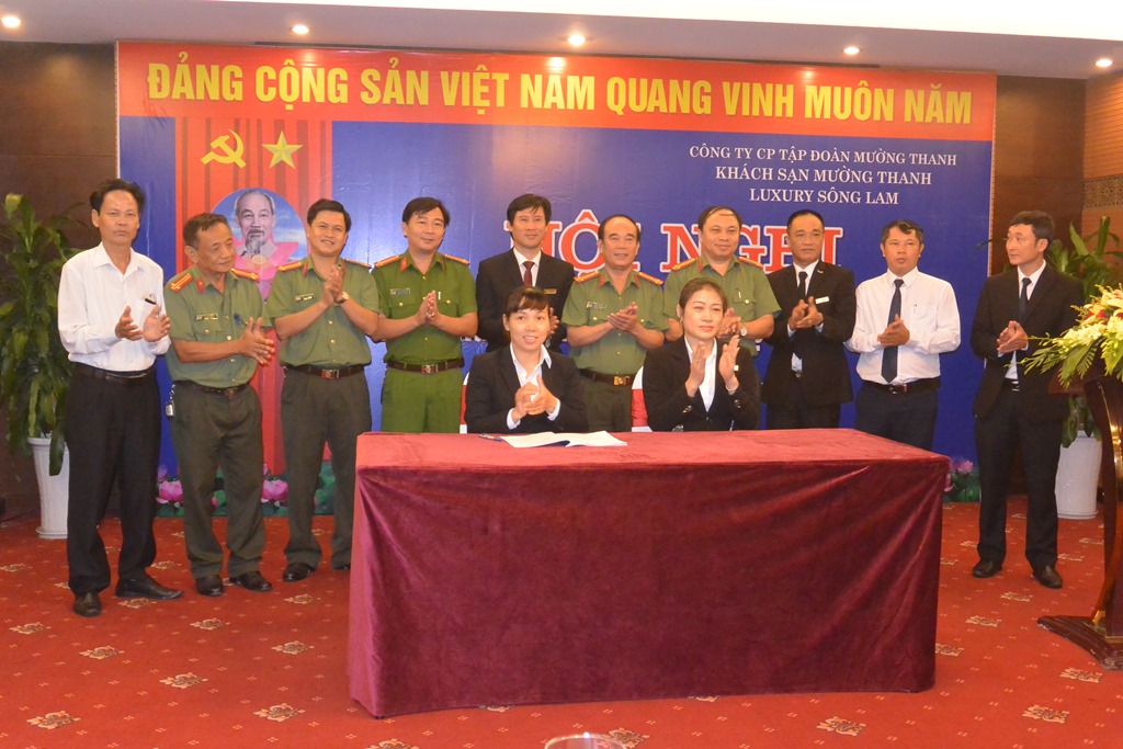 Ký cam kết thực hiện mô hình “Tự phòng, tự quản, tự bảo vệ”