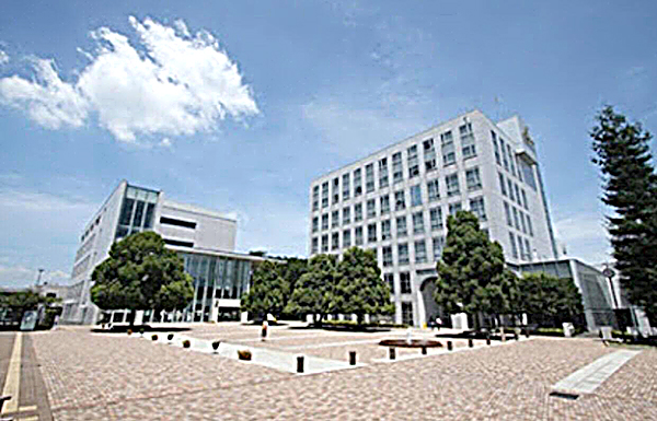 Khuôn viên rộng, thoáng đãng của trường TIU.