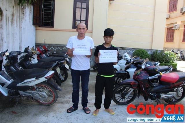 2 đối tượng và tang vật trong vụ án trộm cắp tài sản.