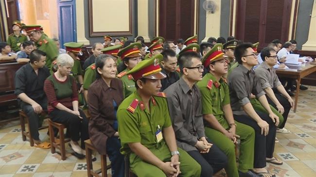 Các bị cáo tại phiên tòa.