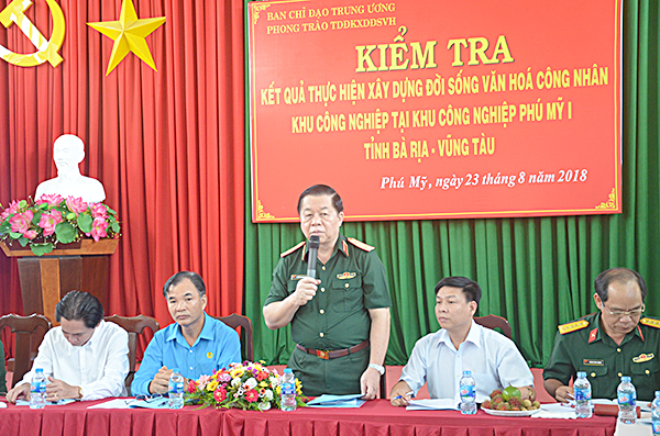 Thượng tướng Nguyễn Trọng Nghĩa, Ủy viên Trung ương Đảng, Phó Chủ nhiệm Tổng cục Chính trị Quân đội Nhân dân Việt Nam, thành viên BCĐ Trung ương phong trào TDĐKXDĐSVH phát biểu trong buổi làm việc tại KCN Phú Mỹ I.