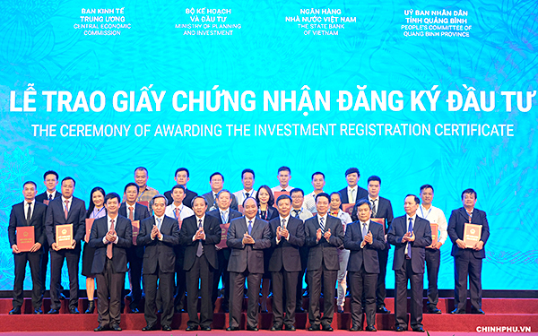 Thủ tướng chứng kiến Lễ trao giấy chứng nhận đăng ký đầu tư  tại tỉnh Quảng Bình.