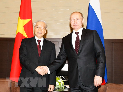 Tổng thống Liên bang Nga Vladimir Putin đón Tổng Bí thư Nguyễn Phú Trọng trong chuyến thăm năm 2014.  