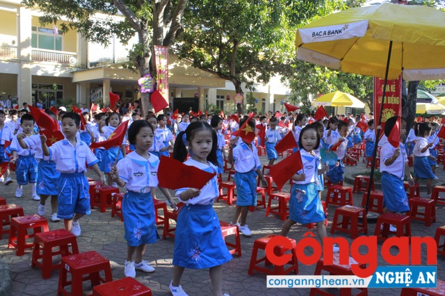 Sự hồn nhiên, háo hức của các em nhỏ khi bước vào lớp 1