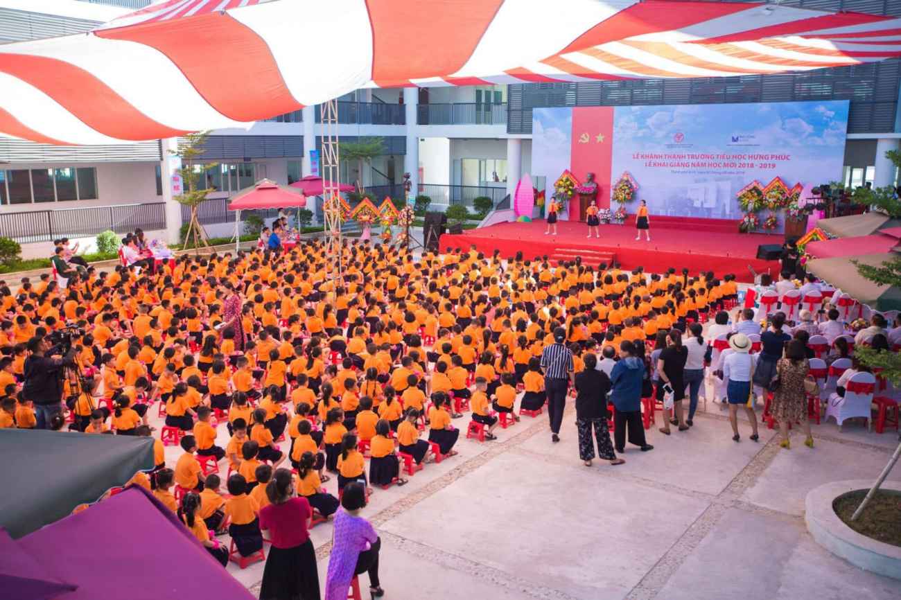 Các em học sinh trong lễ khai giảng