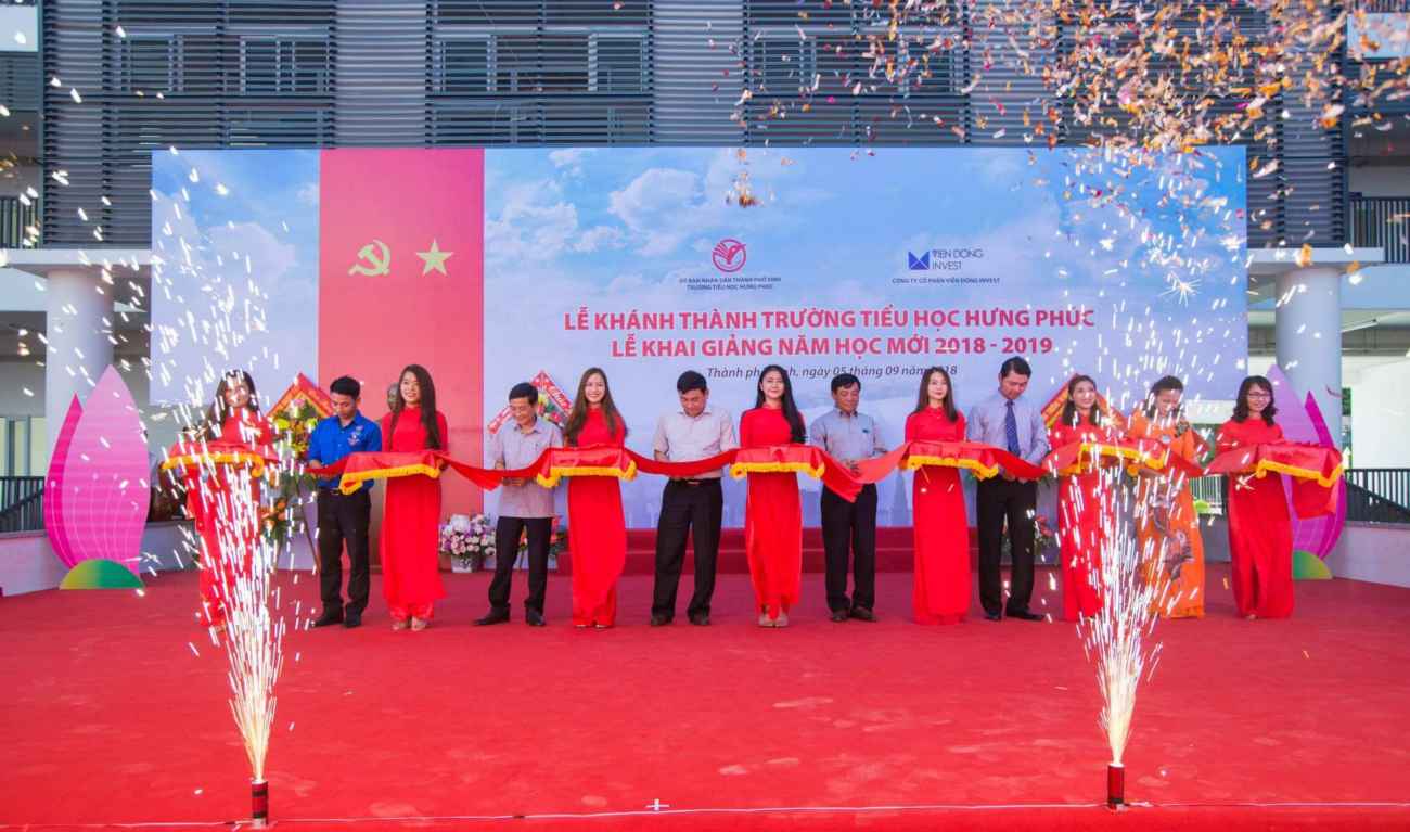 Cắt băng khánh thành Trường tiểu học Hưng Phúc