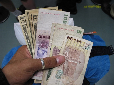 Đồng peso Argentina. 