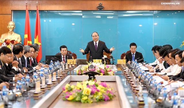 Thủ tướng mong Bộ TT&TT đi đầu đổi mới tư duy, thử nghiệm cách làm mới. - Ảnh: VGP/Quang Hiếu