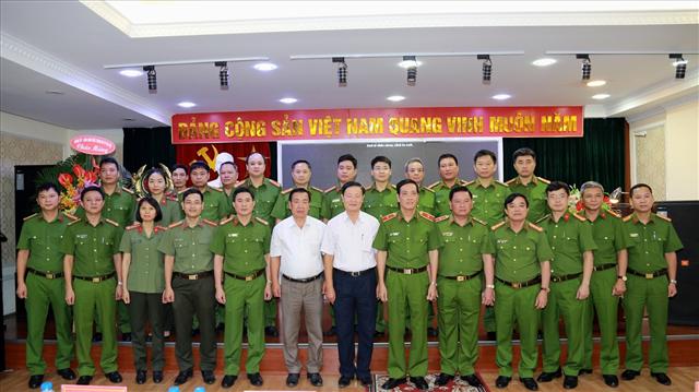 Các đại biểu dự Lễ công bố.