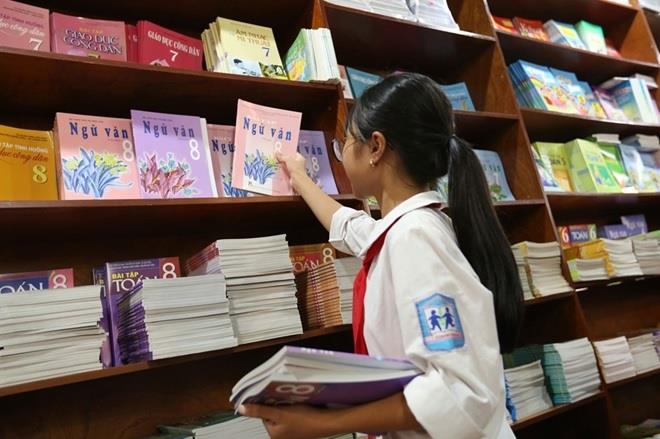 Sách giáo khoa chỉ dùng 1 lần là sự lãng phí lớn (Ảnh minh họa).