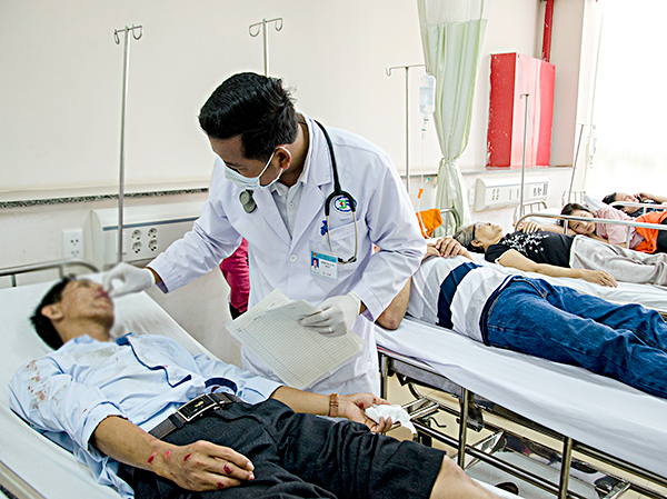 Một bệnh nhân bị tai nạn lao động được điều trị tại Bệnh viện Bà Rịa.