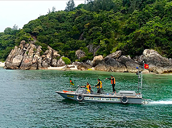Tuần tra đảm bảo an ninh, chủ quyền ở vùng biển đảo Sơn Chà.