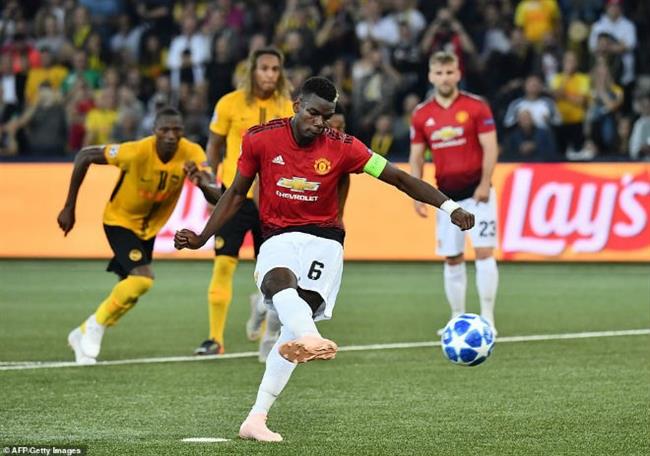 Pogba hoàn tất cú đúp trên chấm 11m