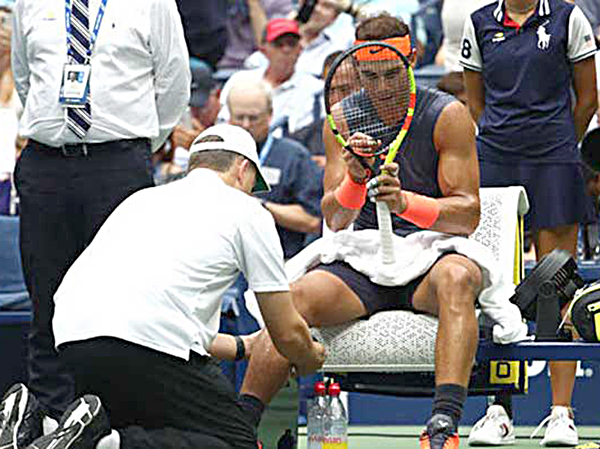 Nadal tái phát chấn thương trong trận bán kết US Open 2018.