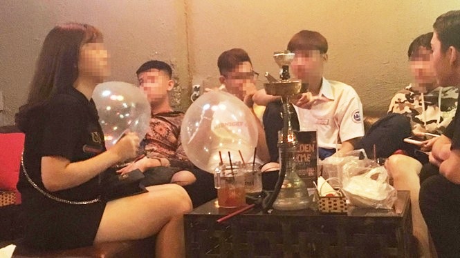 Vào “thiên đường cười thả phanh” trong trang phục học sinh