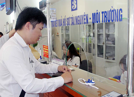 Quyết định số 36/2018/QĐ-UBND của UBND tỉnh, quy định chi tiết thủ tục giao đất, thuê đất, chuyển mục đích sử dụng đất và cấp giấy chứng nhận quyền sử dụng đất (Ảnh minh họa)