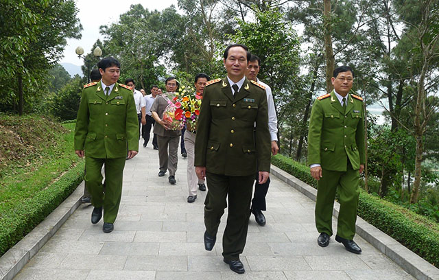 Thăm Đền thờ Hoàng Đế Quang Trung tại núi Dũng Quyết - TP Vinh