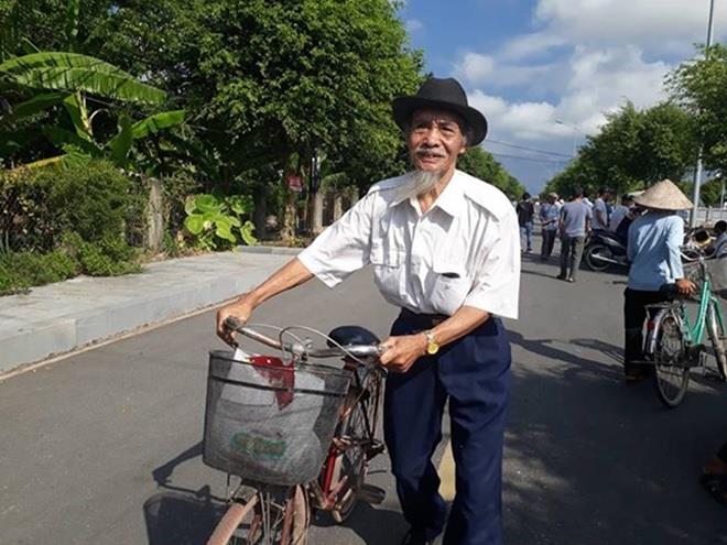 Cụ Hoàng Khắc Câu, 88 tuổi, xã Kim Định (cách xóm 13 khoảng 10km) hay tin hôm nay tổ chức lễ tang Chủ tịch nước nên cụ đi xe đạp xuống viếng, rất buồn và thương Chủ tịch nước Trần Đại Quang. Ông chia sẻ: “Tôi rất bất ngờ trước sự ra đi của Chủ tịch nước vì mới hôm 20/9 Chủ tịch nước còn gửi thư cho các cháu thiếu nhi nhân dịp Tết Trung thu, nhưng giờ đây ông đã đi xa. Trong giây phút tiễn biệt, tôi chỉ muốn đến đây thật sớm để được tiễn biệt Chủ tịch nước lần cuối”.