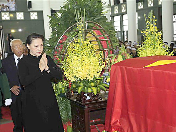 Chủ tịch Quốc hội Nguyễn Thị Kim Ngân dẫn đầu Đoàn Quốc hội nước Cộng hòa XHCN Việt Nam  viếng Chủ tịch nước Trần Đại Quang.