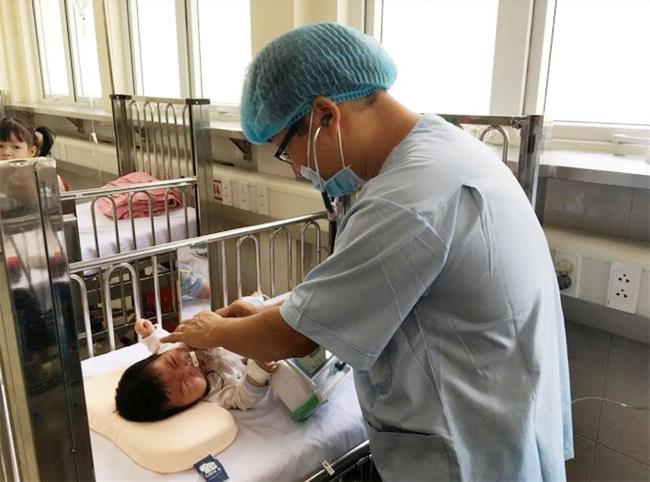 Vụ dịch năm nay, nhiều trẻ bị tay – chân – miệng đều ở mức độ nặng.