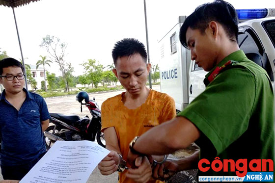 Tống đạt các quyết định khởi tố vụ án, khởi tố bị can đối với Nguyễn Ngọc Quý